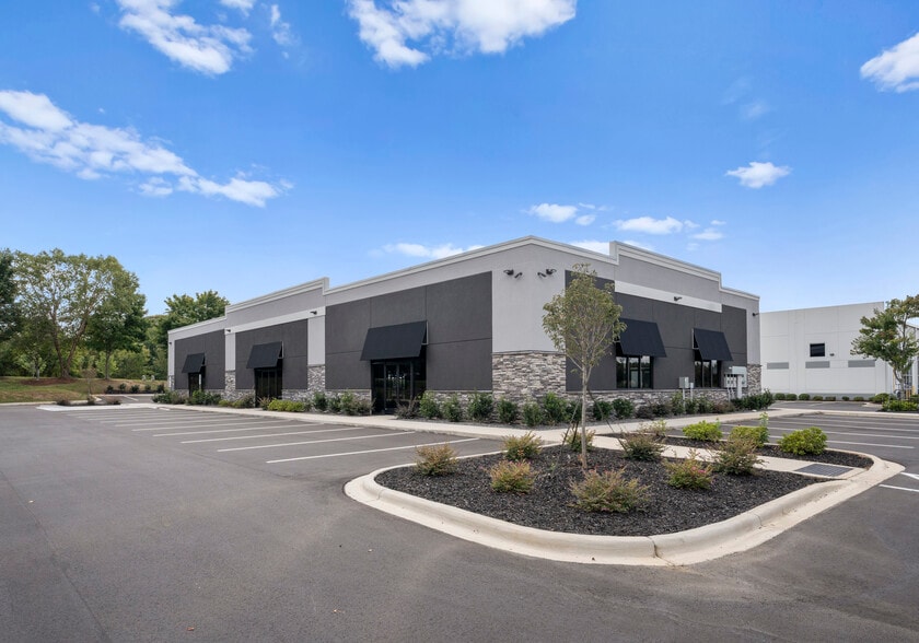 More Photos Of 112 Exmore Rd, Mooresville Flex For Lease
