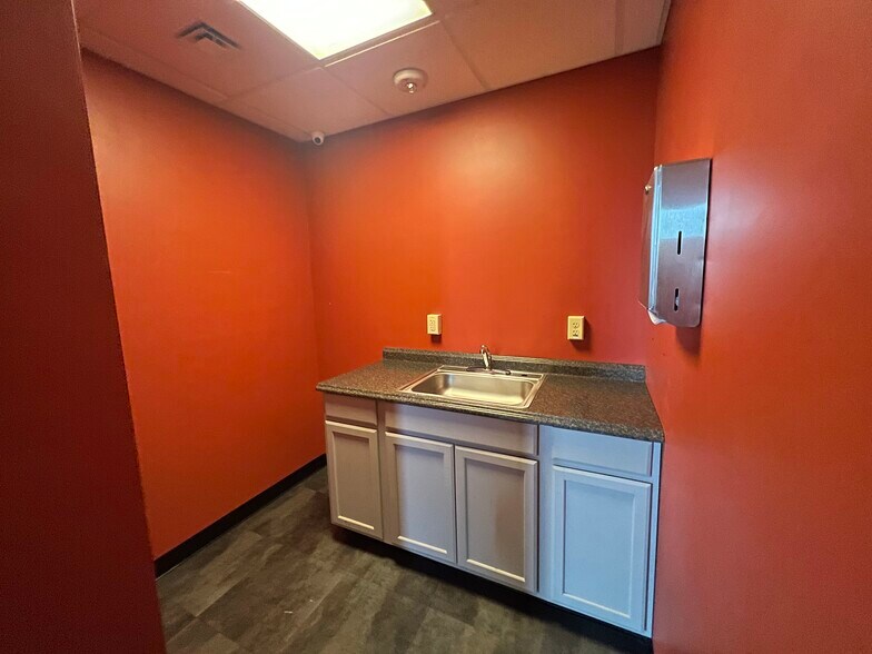 More Photos Of 613-623 N 19th St, Allentown Freestanding For Lease