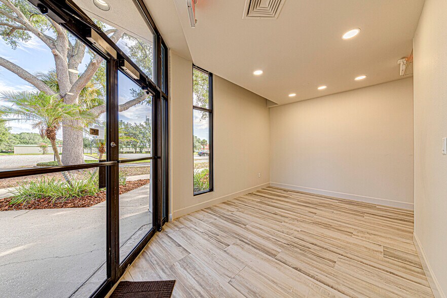 More Photos Of 2803 S Bay St, Eustis Medical For Sale