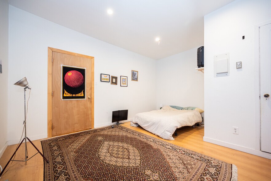 More Photos Of 4320-4324 St Saint-Denis, Montréal Multifamily For Sale