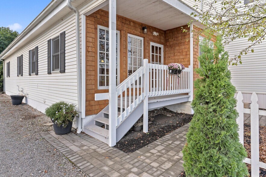 More Photos Of 1550 Lewis Center Rd, Lewis Center Freestanding For Sale