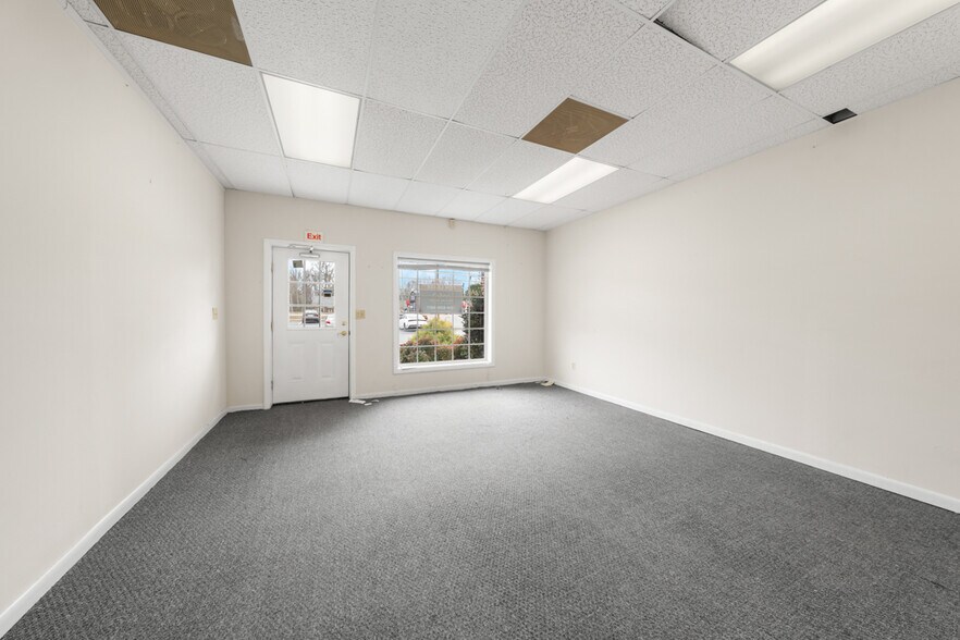 More Photos Of 1405-1437 Freeway Dr, Reidsville General Retail For Lease