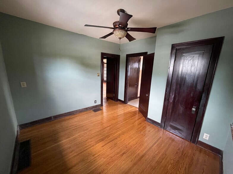 More Photos Of 6310 Highway 329, Crestwood Office For Lease