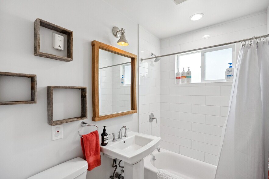 More Photos Of 4852 S Centinela Ave, Los Angeles Multifamily For Sale