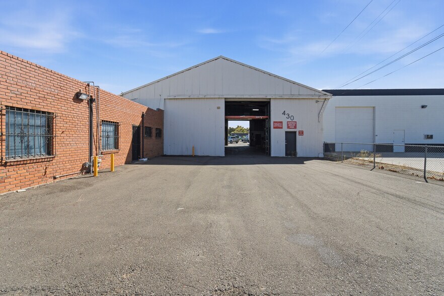 More Photos Of 945 E Lindsay, Stockton Warehouse For Sale