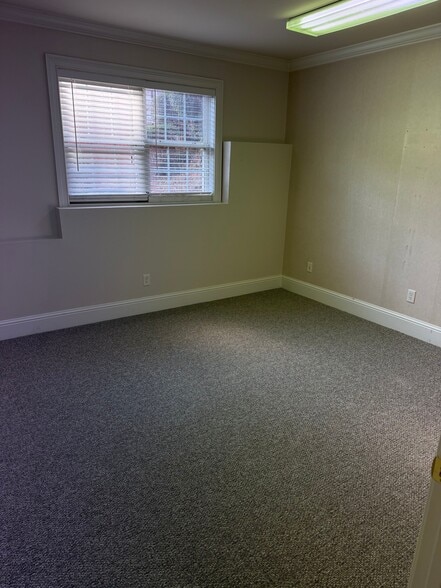 More Photos Of 327 Dahlonega St, Cumming Office For Lease