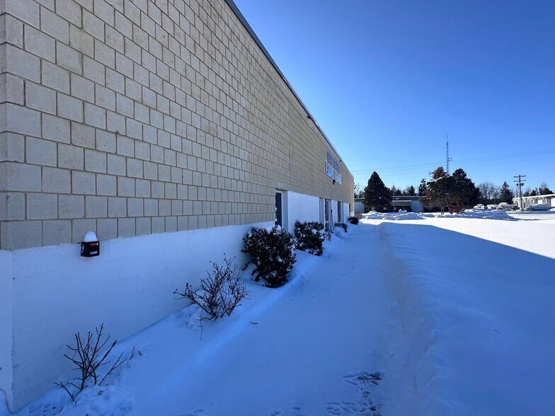 More Photos Of 3160 Continental Dr, Traverse City Warehouse For Sale