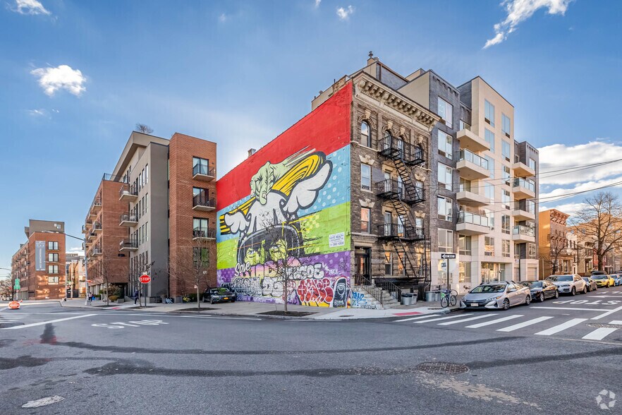 More Photos Of 184 Eagle St, Brooklyn Apartments For Lease