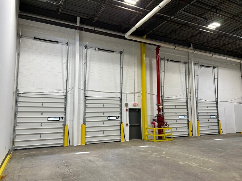 More Photos Of 90-112 Northfield Ave, Edison Warehouse For Lease