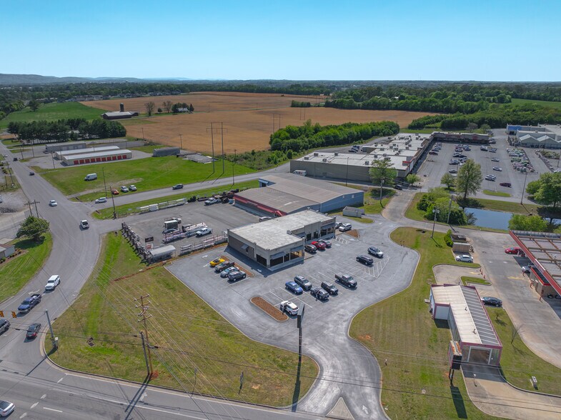 More Photos Of 2585 Decherd Blvd, Decherd Storefront For Lease