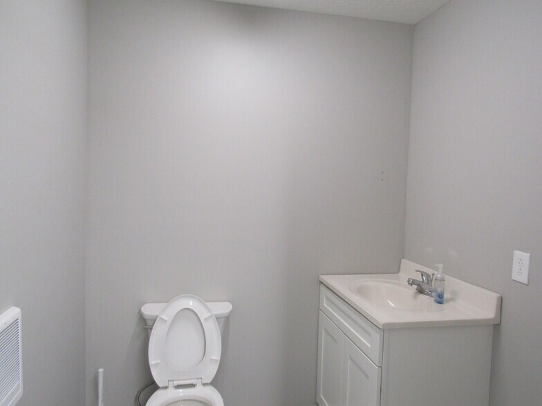 More Photos Of 650 Springplace Rd, Lewisburg Freestanding For Lease