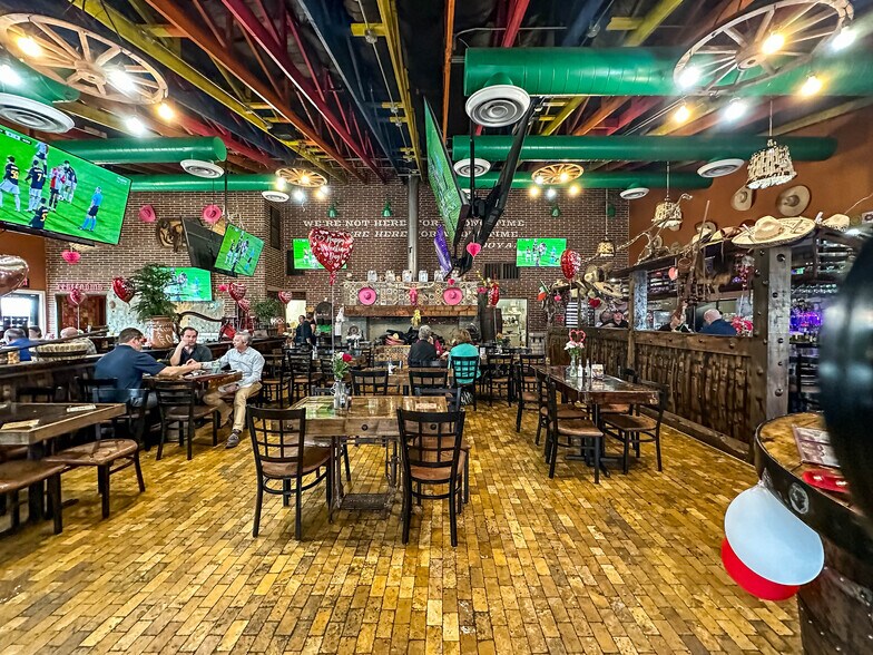 More Photos Of 17111 Tomball Pky, Houston Restaurant For Sale