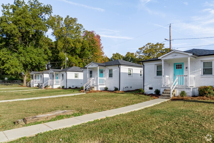 More Photos Of 2479 Julia Ave, Charlotte Apartments For Sale