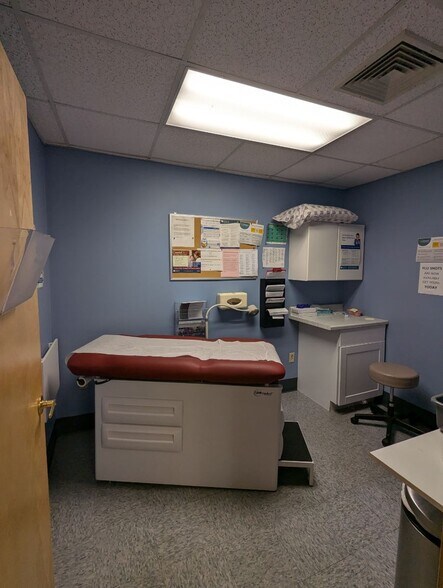 More Photos Of 1445 Wampanoag Trl, Riverside Office For Sale