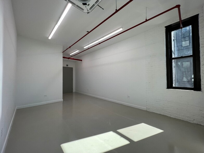 More Photos Of 389 Rider Ave, Bronx Warehouse For Lease