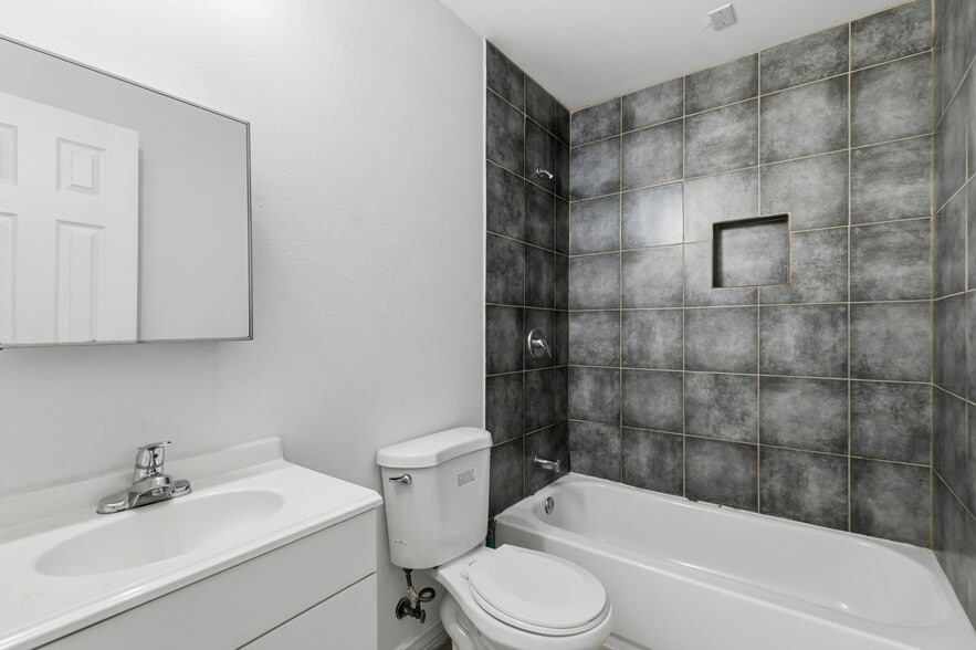 More Photos Of 1318 Avenue A, South Houston Apartments For Sale