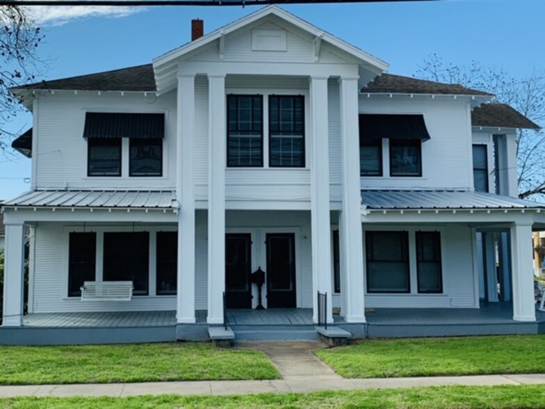 More Photos Of 158 E Colorado St, La Grange Apartments For Sale