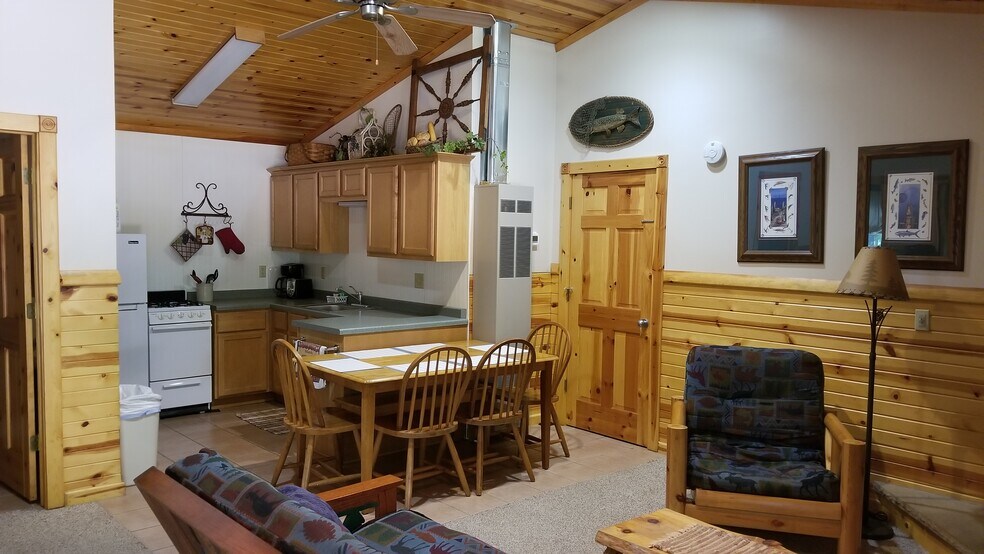N6187 County Road G, Mauston, WI 53948 Hotel For Sale