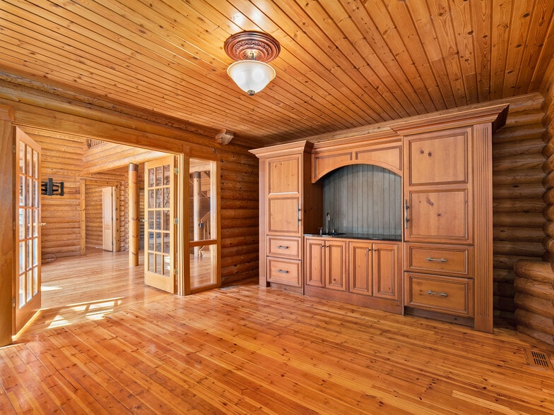 More Photos Of 1482 Russ Ave, Waynesville Office For Lease