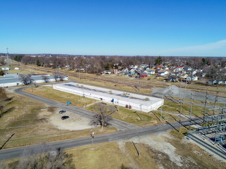 More Photos Of 1015 W Jefferson St, Vandalia Warehouse For Sale