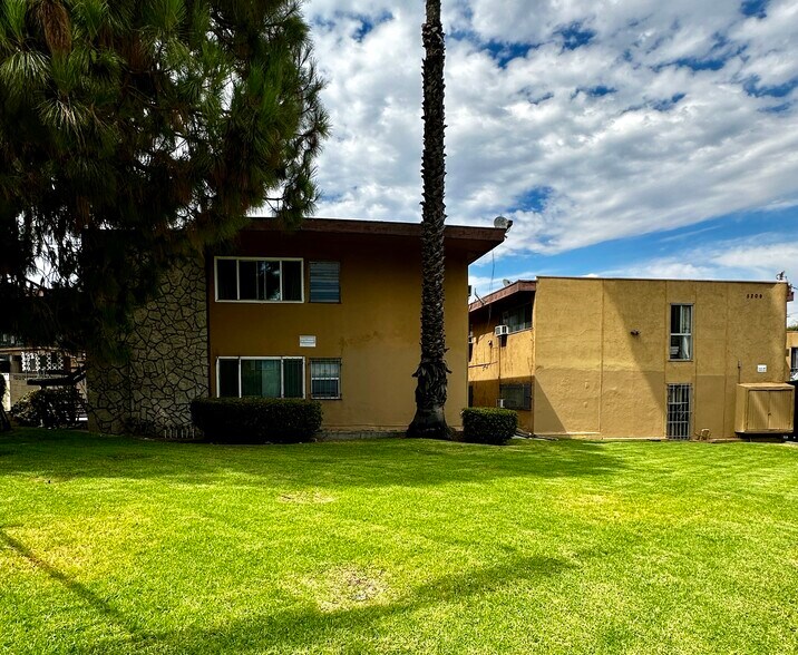 More Photos Of 281 S Avenue 52, Los Angeles Apartments For Sale