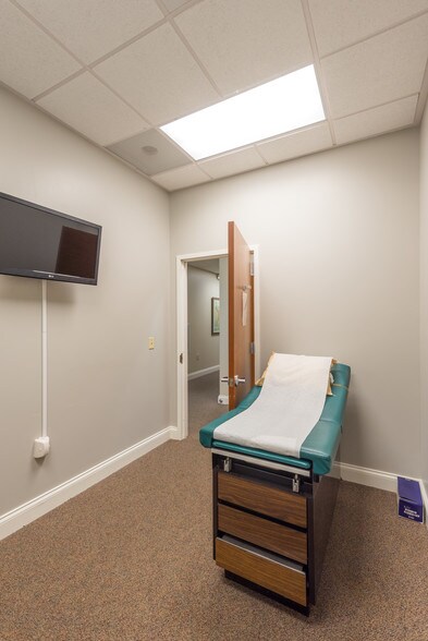 More Photos Of 897 Von Kolnitz Rd, Mount Pleasant Medical For Lease