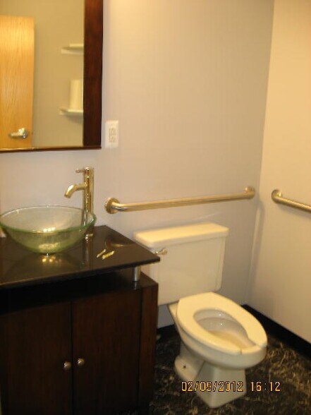 More Photos Of 21291 Hilltop St, Southfield Research And Development For Lease