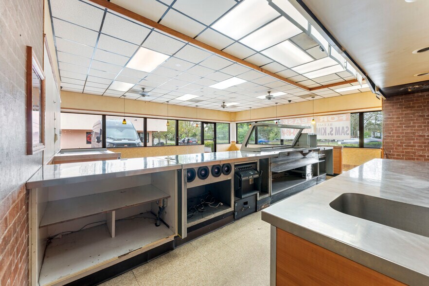 More Photos Of 17735-17755 SW Tualatin Valley Hwy, Beaverton Freestanding For Sale