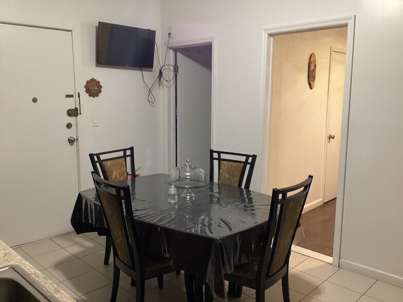 More Photos Of 2513 West St, Union City Apartments For Sale