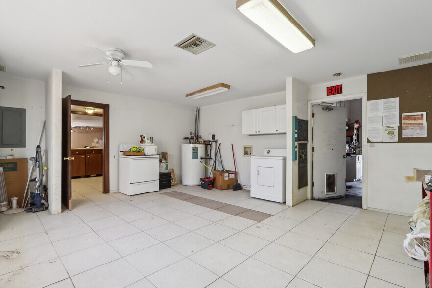 More Photos Of 15901 W Northern Ave, Litchfield Park General Retail For Sale