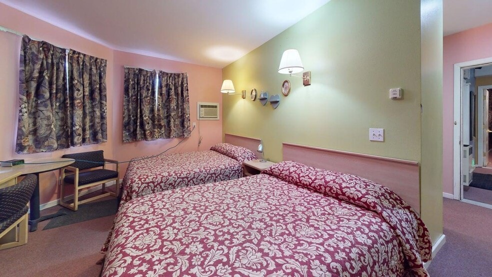 More Photos Of 414 N Park St, Chewelah Hotel For Sale