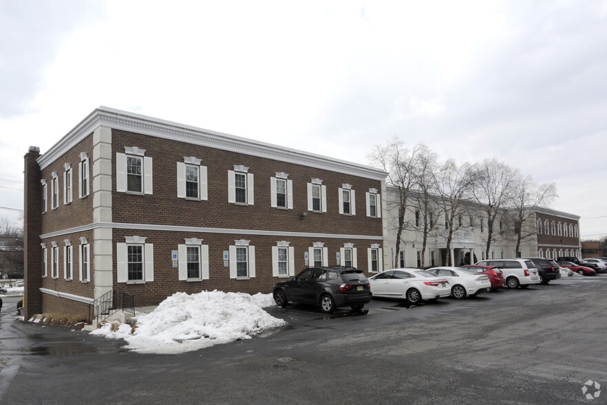 More Photos Of 349 E Northfield Rd, Livingston Medical For Lease