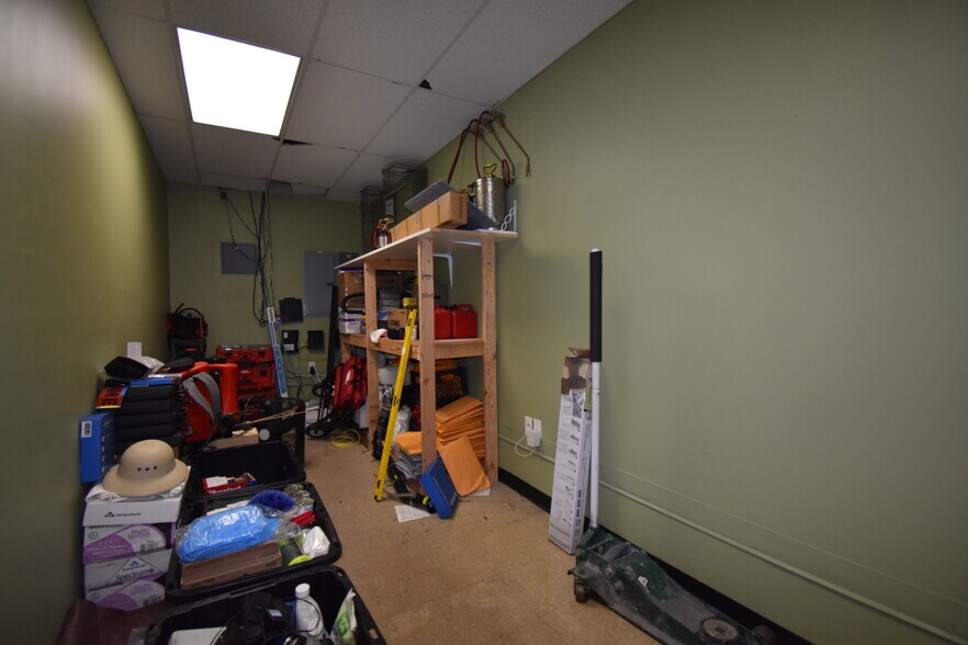 More Photos Of 20200 Saticoy St, Winnetka Storefront Retail Office For Lease