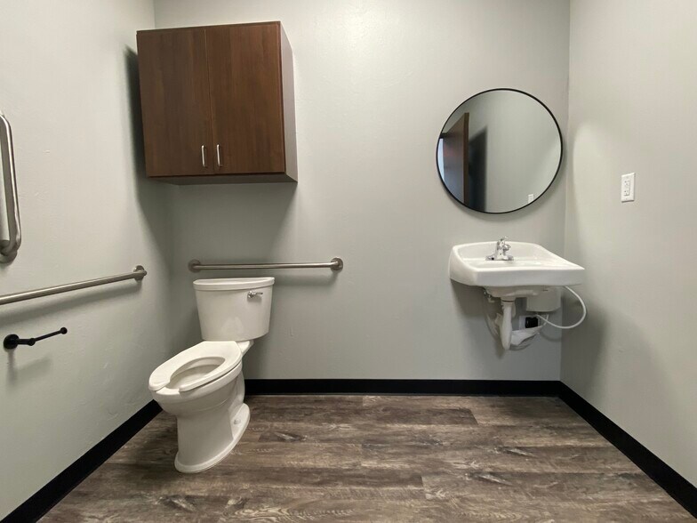 More Photos Of 7605 NW 79th Pl, Oklahoma City Industrial For Lease