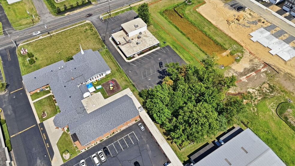 More Photos Of 1568 Woodbourne Rd, Levittown Office For Lease