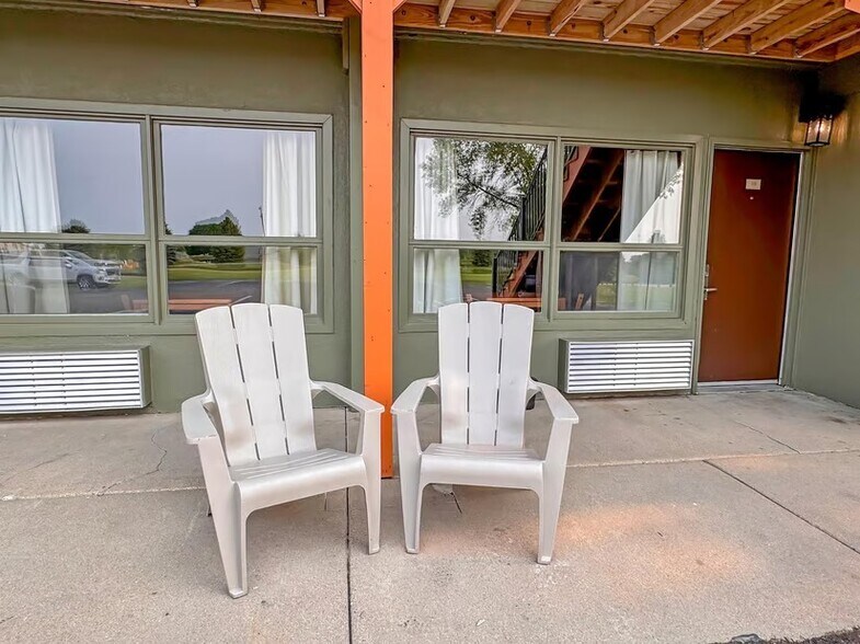 More Photos Of 600 22nd St, Benson Hotel For Sale