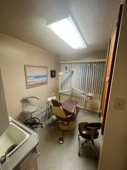 More Photos Of 7121 W Manchester Ave, Los Angeles Medical For Lease