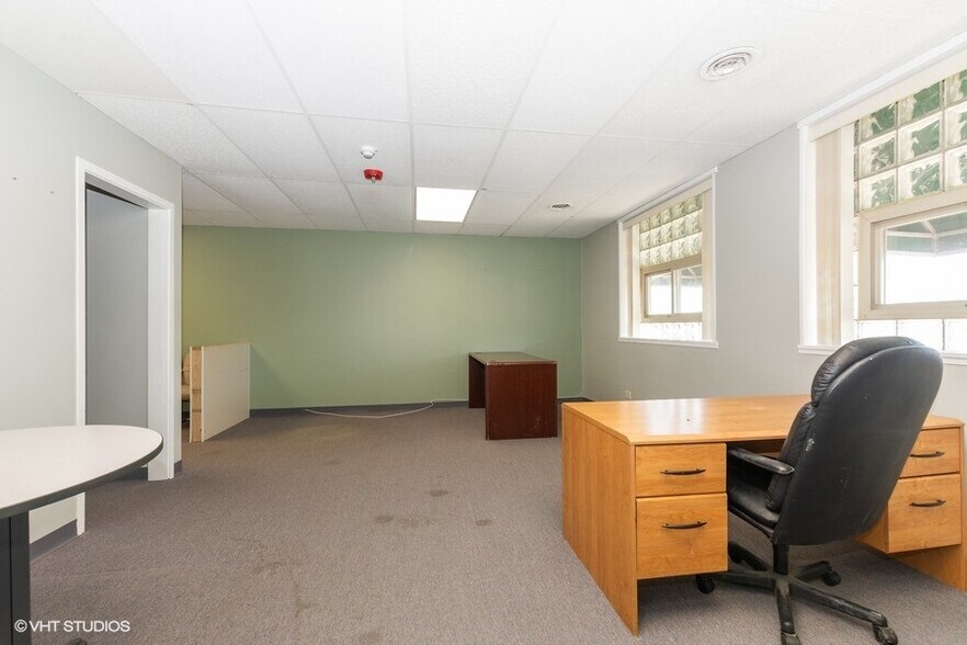 More Photos Of 9201-9207 S Keating, Oak Lawn Self Storage For Lease