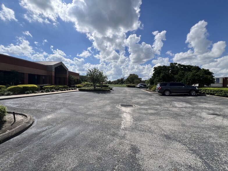 More Photos Of 702 Tillman Pl, Plant City Medical For Sale