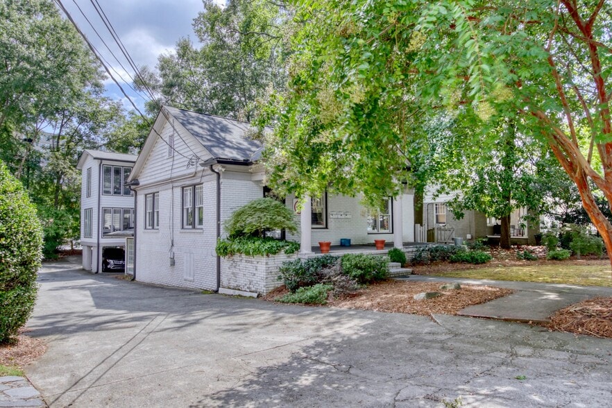 More Photos Of 3091 E Shadowlawn Dr, Atlanta Storefront Retail Office For Lease