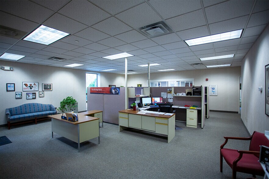 More Photos Of 11 Beaver Brook Rd, Littleton Light Manufacturing For Lease