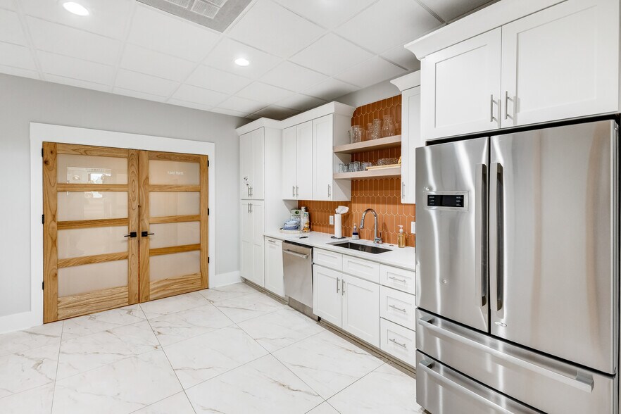 More Photos Of 12870 US Hwy 98, Miramar Beach Showroom For Sale