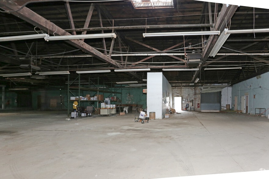 More Photos Of 49 Empire St, Newark Warehouse For Lease