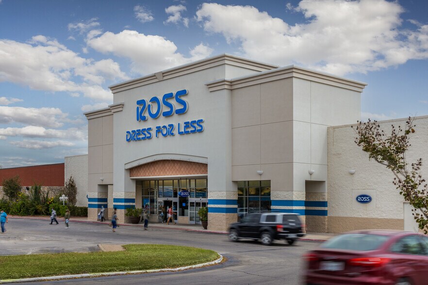 More Photos Of 2205 Veterans Blvd, Del Rio Unknown For Lease