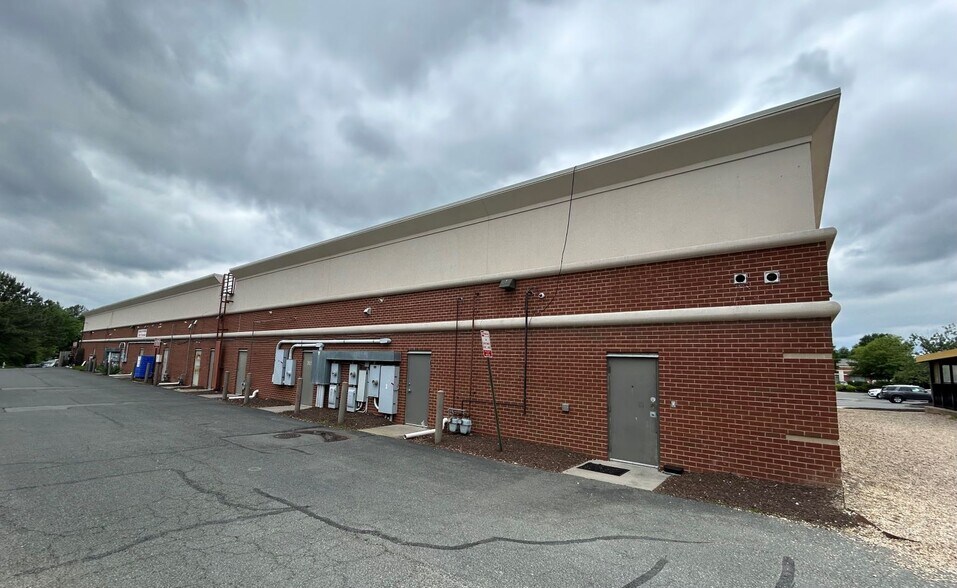 More Photos Of 1090 Virginia Center Pky, Glen Allen Unknown For Lease
