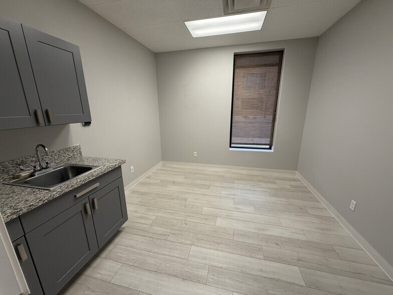 More Photos Of 885-895 Railroad St, Elko Medical For Lease
