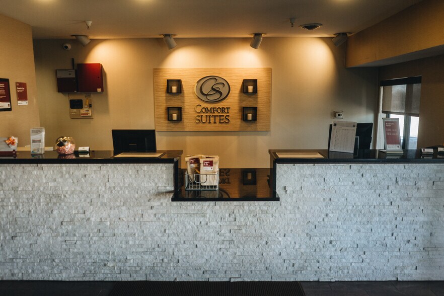 More Photos Of 3302 E Dupont Rd, Fort Wayne Hotel For Sale