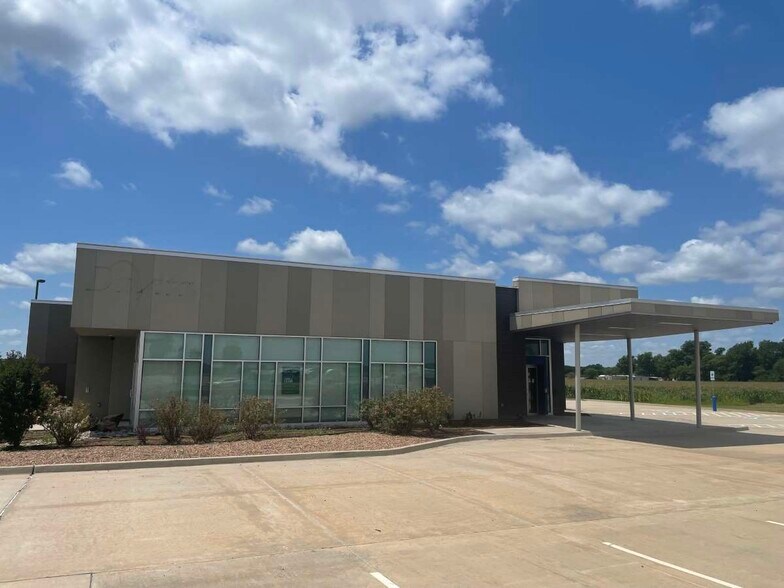 More Photos Of 2410 W Grant Ave, Pauls Valley Medical For Sale