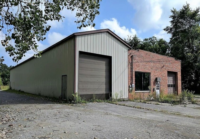 Primary Photo Of 4713 Elyria Ave, Lorain Warehouse For Sale