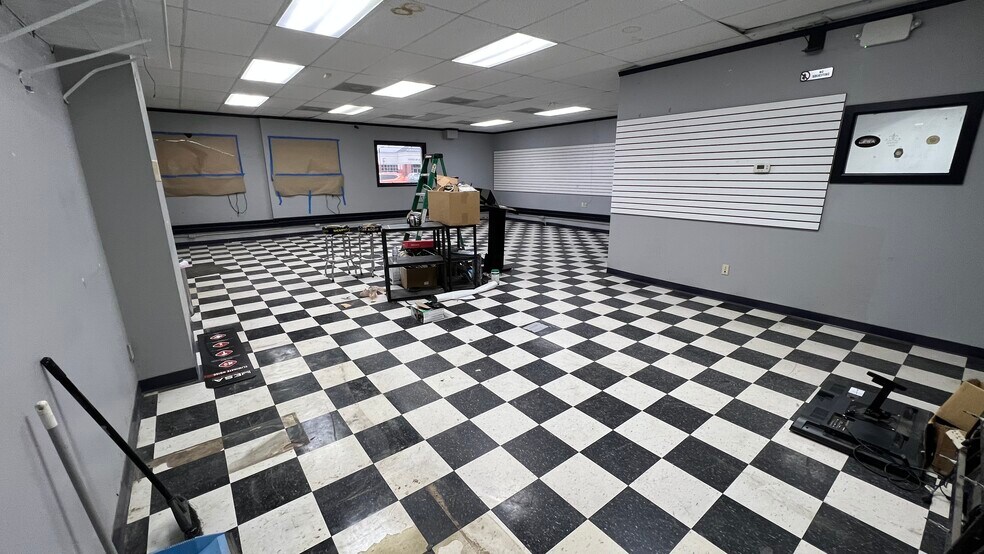 More Photos Of 894 E Little Creek Rd, Norfolk Auto Repair For Lease